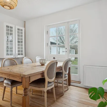 Villa Modernt Stadshus Med Plats För Familjen