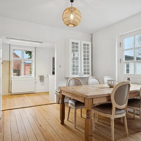 Villa Moderne Med Plads Til Hele Familien Nakskov