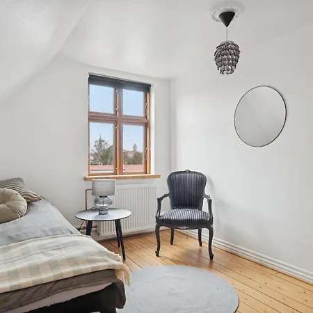 Modernt Stadshus Med Plats För Familjen *